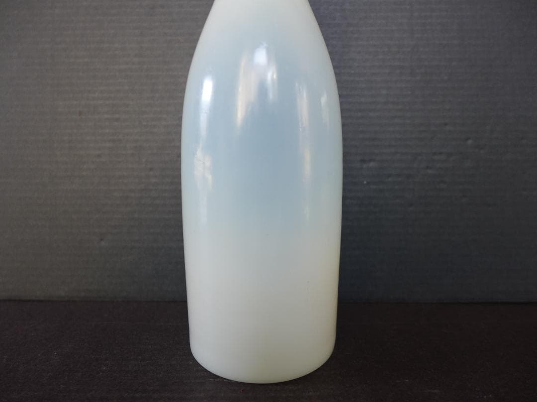 蔵出し　明治期頃　乳白ガラス　徳利　和ガラス瓶　乳半　明治ガラス　酒器　美品