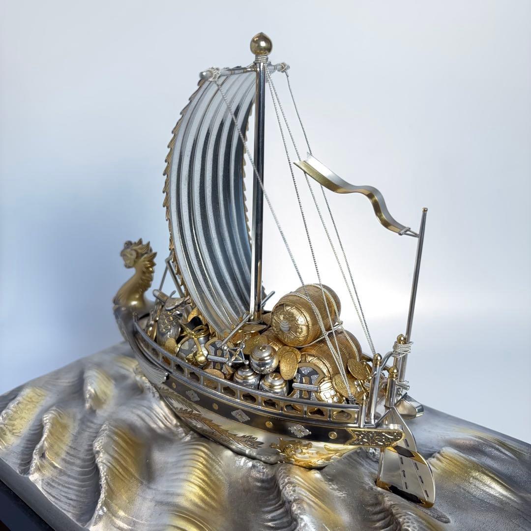 純銀製？ 宝船 置物 ガラスケース付 銀製刻印あり