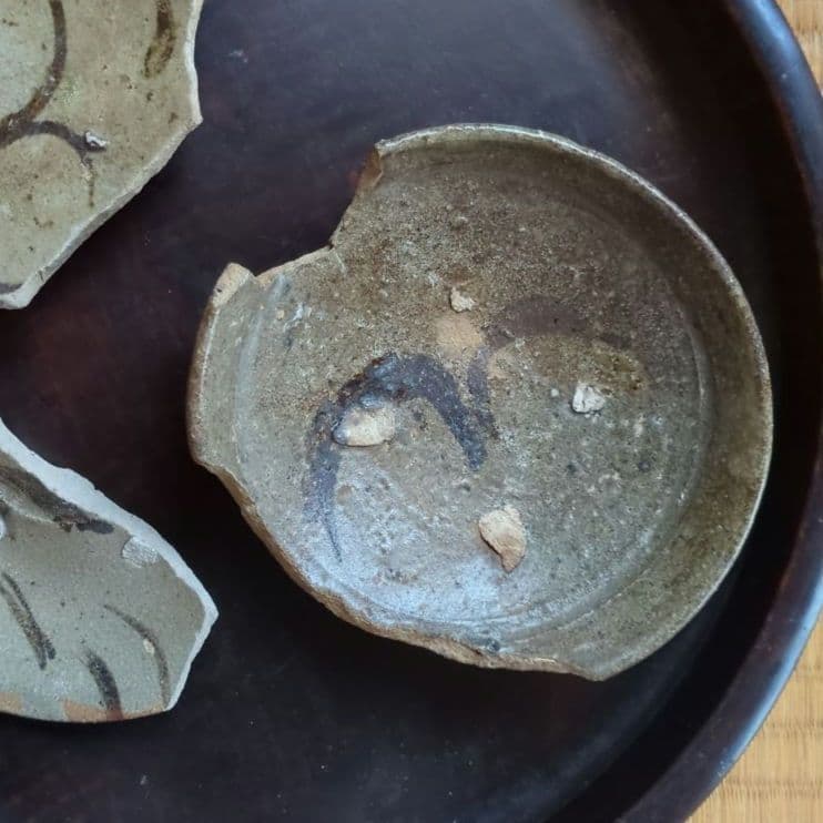 陶器製の装飾皿 欠けあり　古唐津　平盃　小皿　桃山時代　発掘品　骨董品　古美術