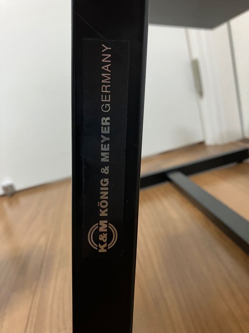 K&M 8Uデスクトップ用ラックスタンド+トレイ+ヘッドホンホルダー