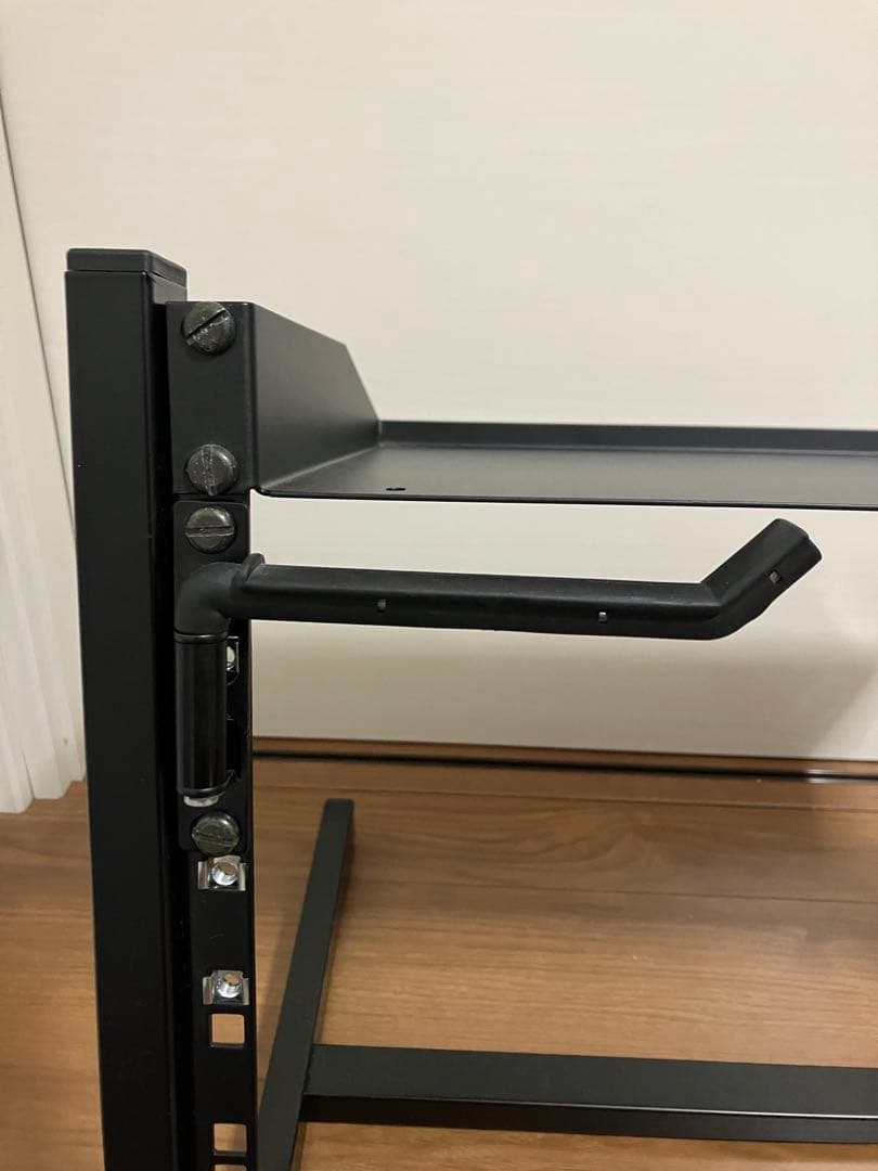 K&M 8Uデスクトップ用ラックスタンド+トレイ+ヘッドホンホルダー