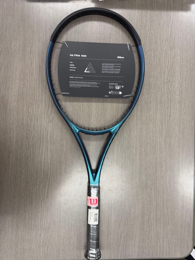 テニス硬式ラケット　Wilson ULTRA 100