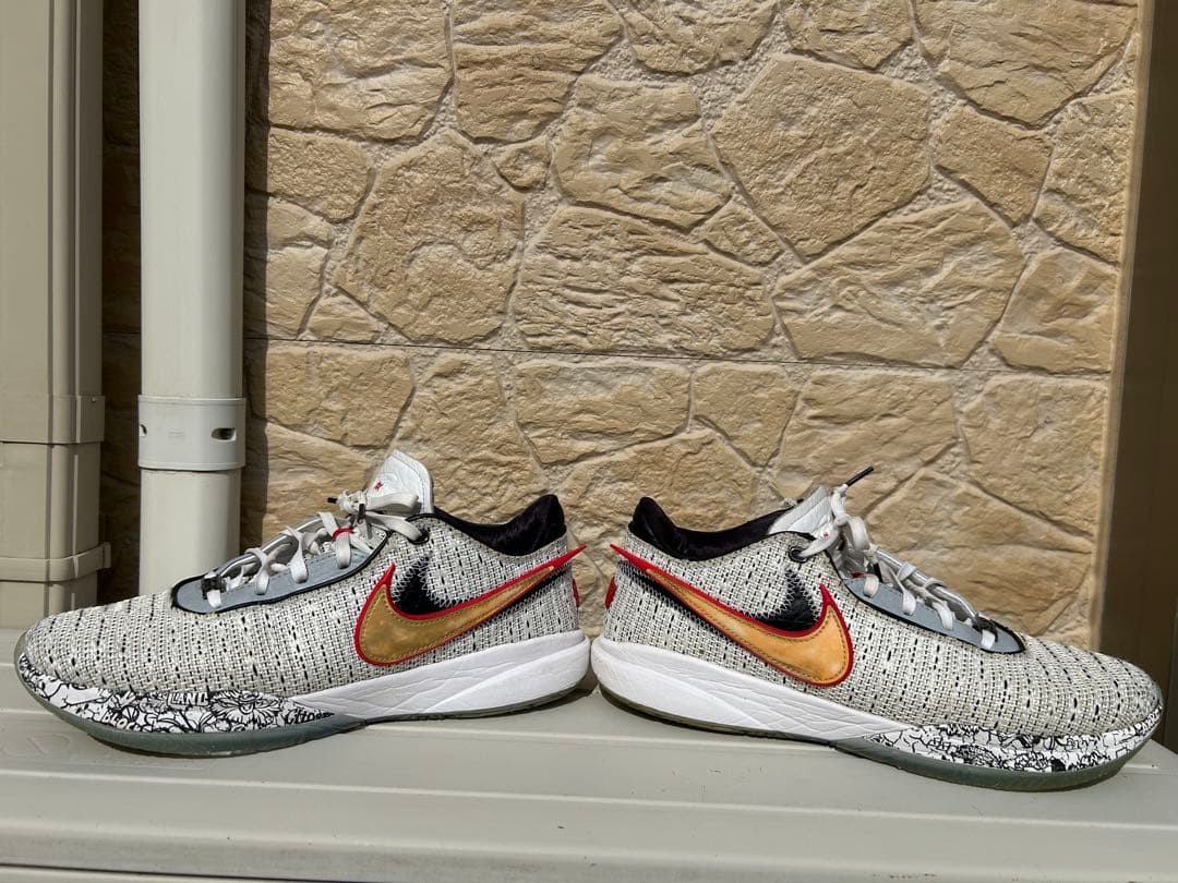 Nike LeBron 20 バスケットボールシューズ ホワイト/ゴールド
