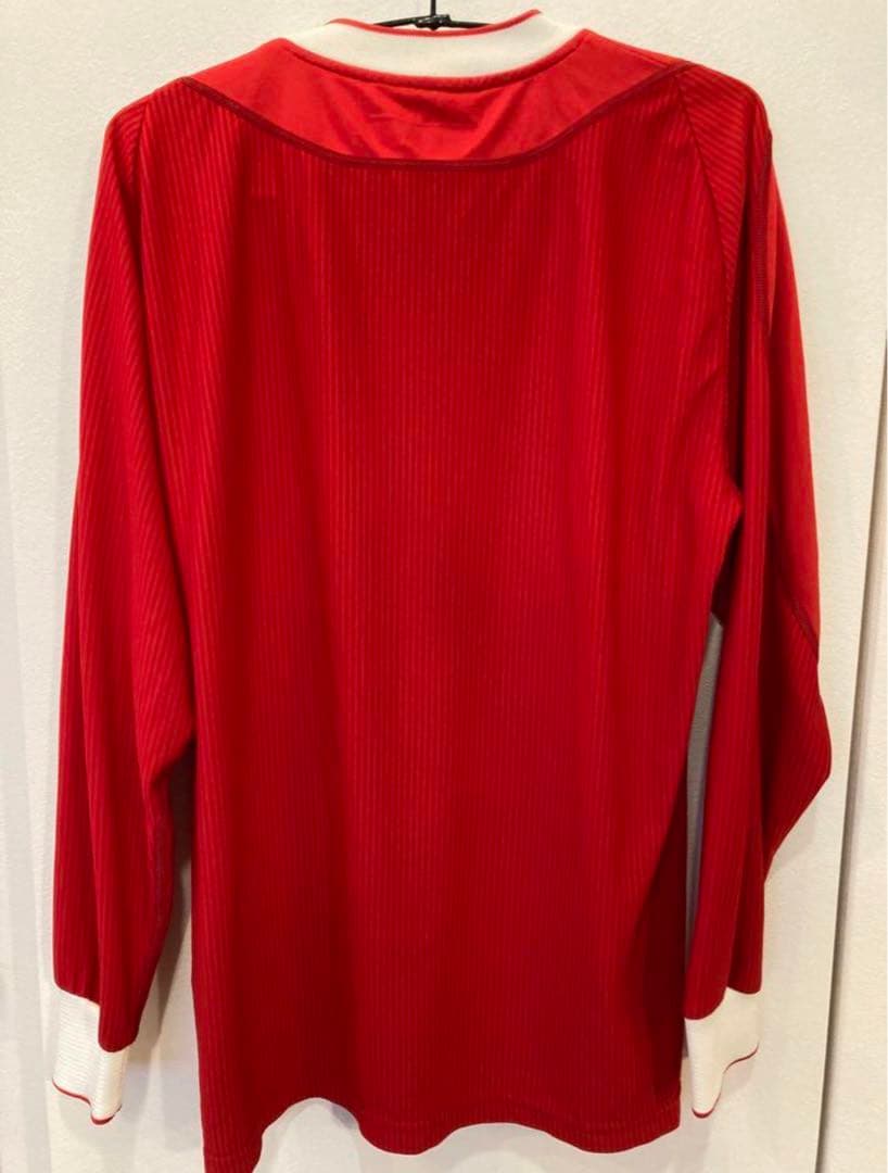 リバプール03/04シーズンの長袖ユニホーム