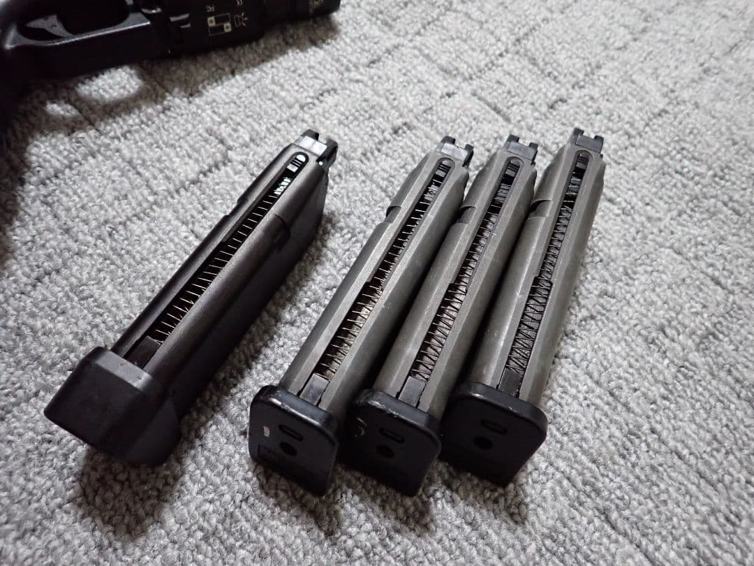 東京マルイGlock19 カスタム ホルスター マガジン4本付き