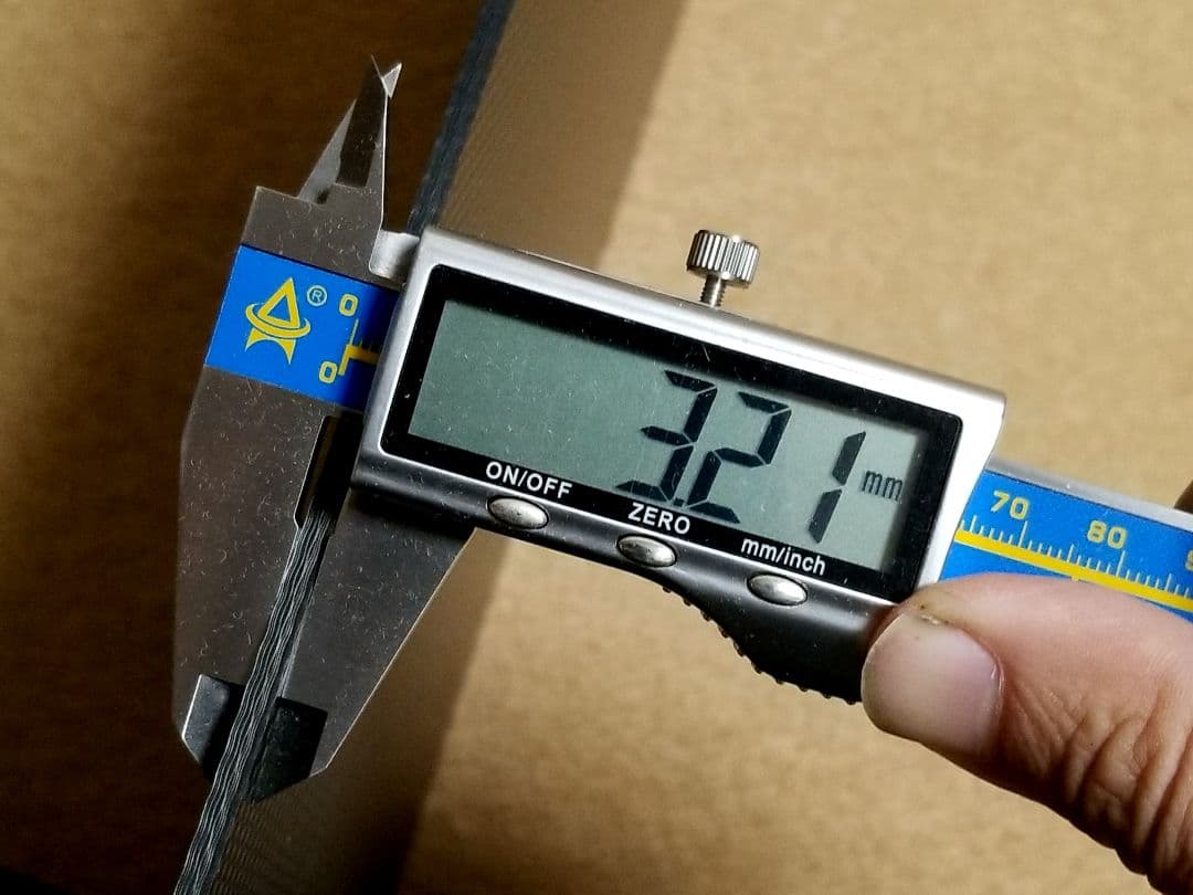 【B級品】【1枚限定品】t3.2-298-468mm　ドライカーボン・カーボン板