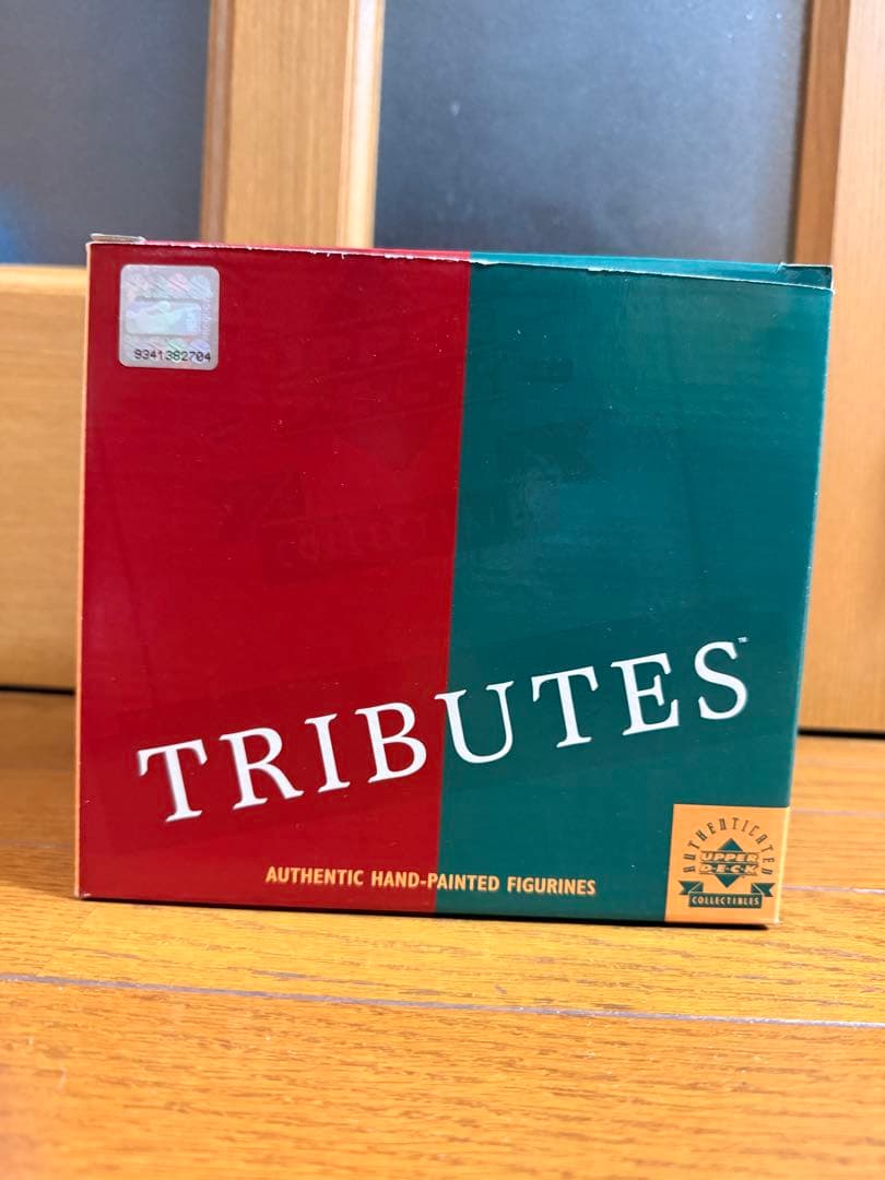 Upper Deck Larry Bird TributesフィギュアCOA付