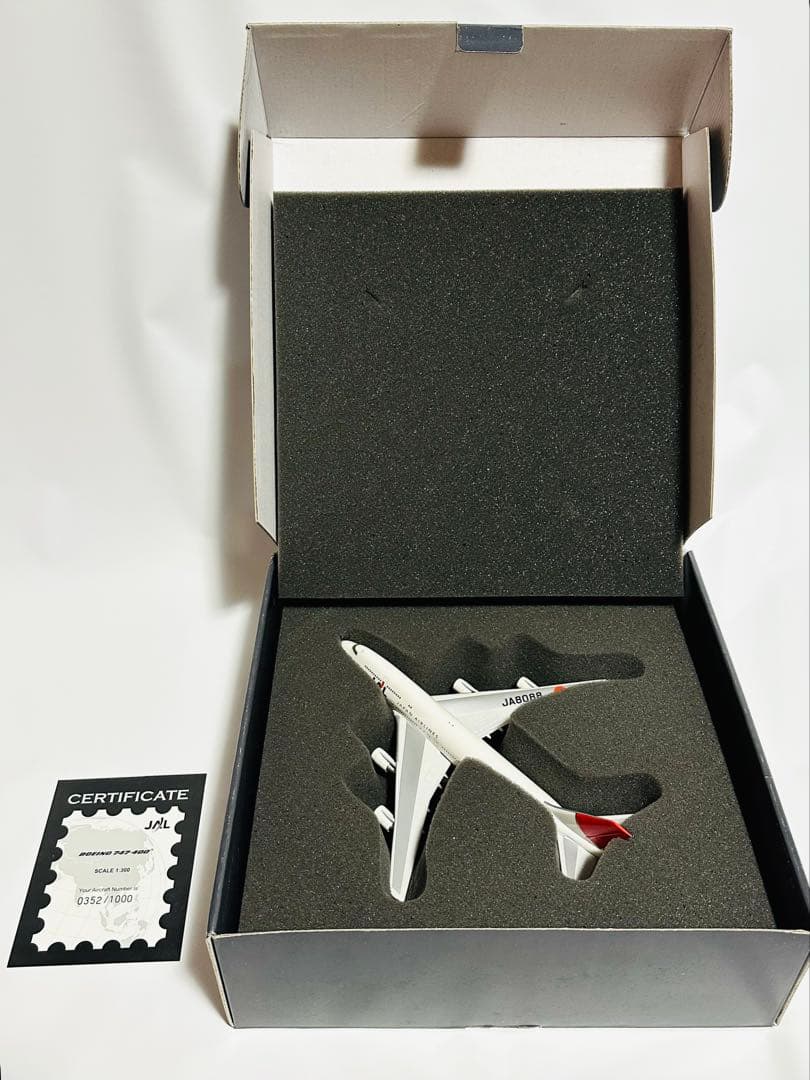 激レア 1/300 JAL 747-400 シリアル番号入りダイキャスト