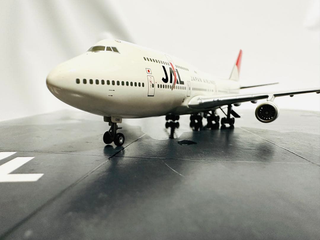 激レア 1/300 JAL 747-400 シリアル番号入りダイキャスト