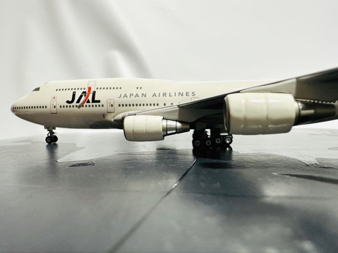 激レア 1/300 JAL 747-400 シリアル番号入りダイキャスト