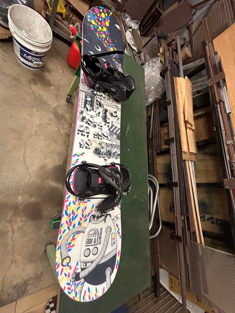 サロモン　カラフルなパンダデザイン スノーボード　139cm