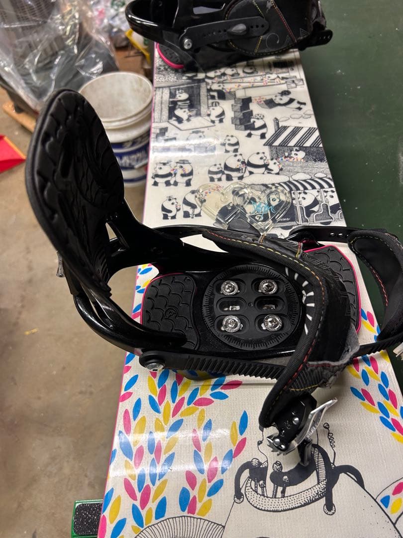 サロモン　カラフルなパンダデザイン スノーボード　139cm