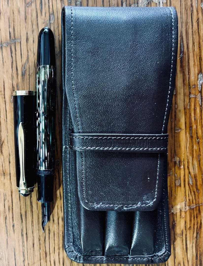 ドイツ製高級万年筆ブランドPELIKAN400万年筆、14kレザー万年筆ケース付