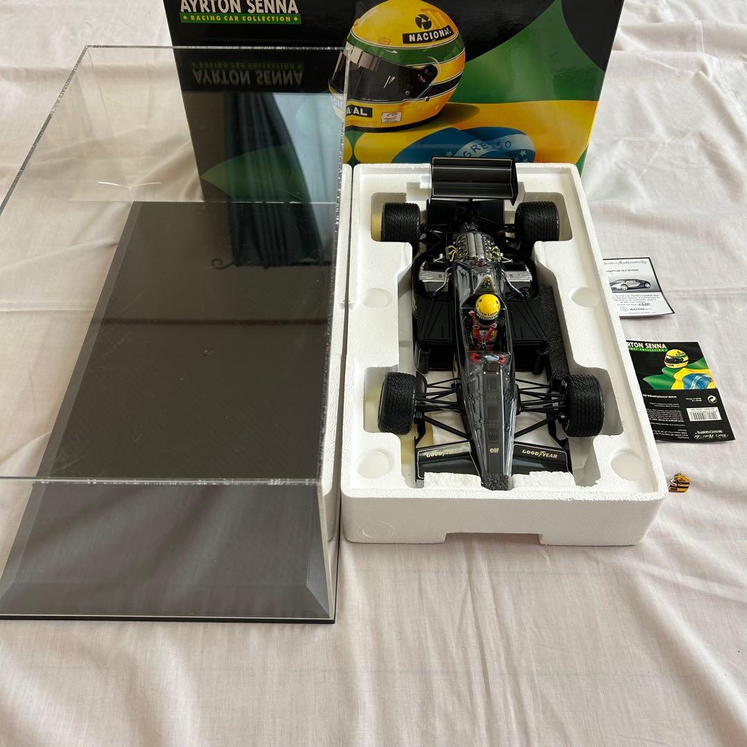 AYRTON SENNA F1カー 1/18スケール、ディスプレイケースつき