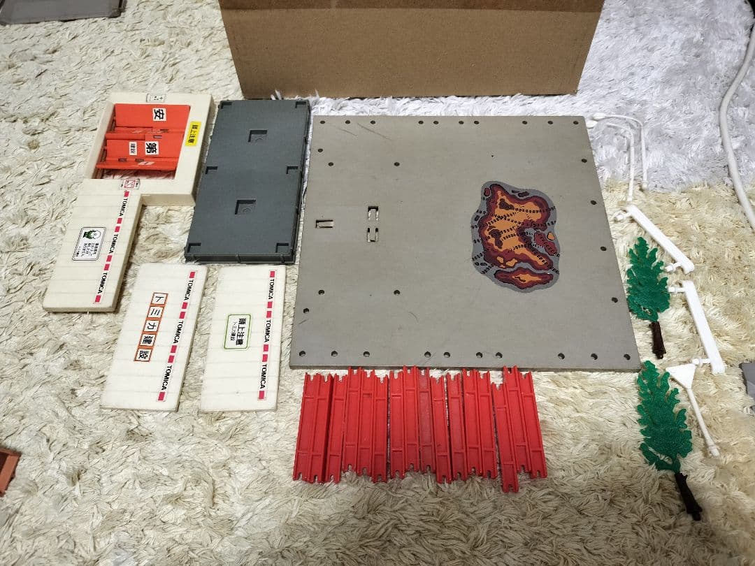 トミカタウン　ビル工事現場+トミカ建設コンボボックス部品