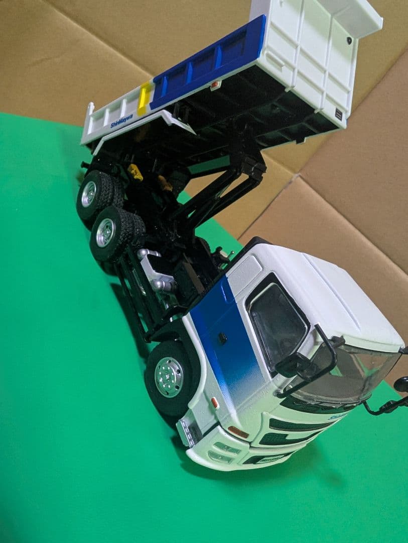 新明和 10トンリアダンプ 1/43 DRS11-02SB