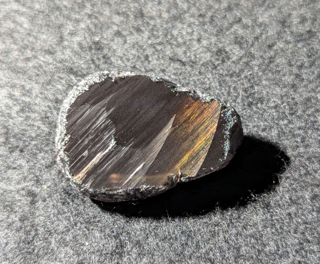 ※特級品【研磨品】十勝石玲瓏　北海道産レインボーオブシディアン　十勝石　玲瓏石