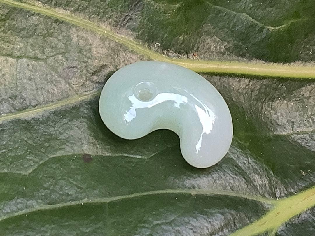 ✳最高峰*高品質とろとろのロウカン‼️ 糸魚川翡翠勾玉　本物をお持ちくださ…