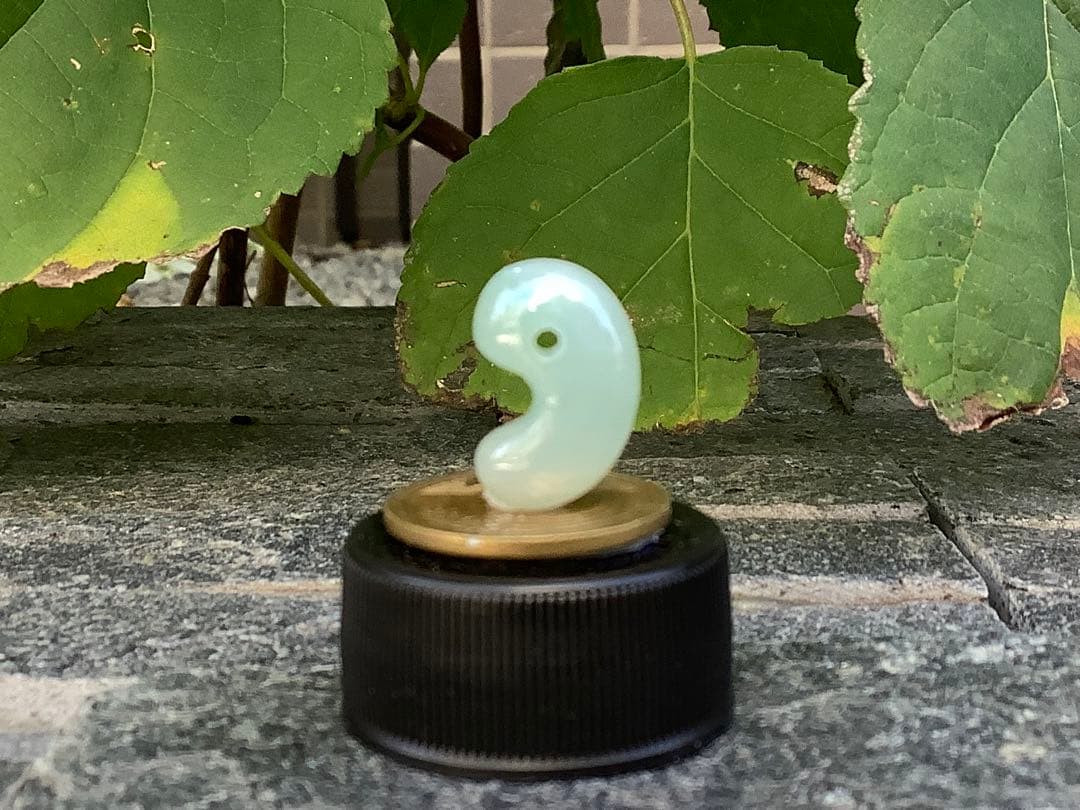 ✳最高峰*高品質とろとろのロウカン‼️ 糸魚川翡翠勾玉　本物をお持ちくださ…