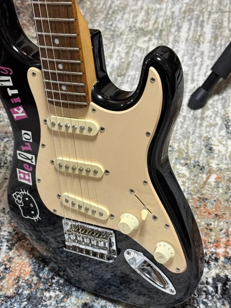 ギター Squier by Fender Hello Kitty Mini Strat