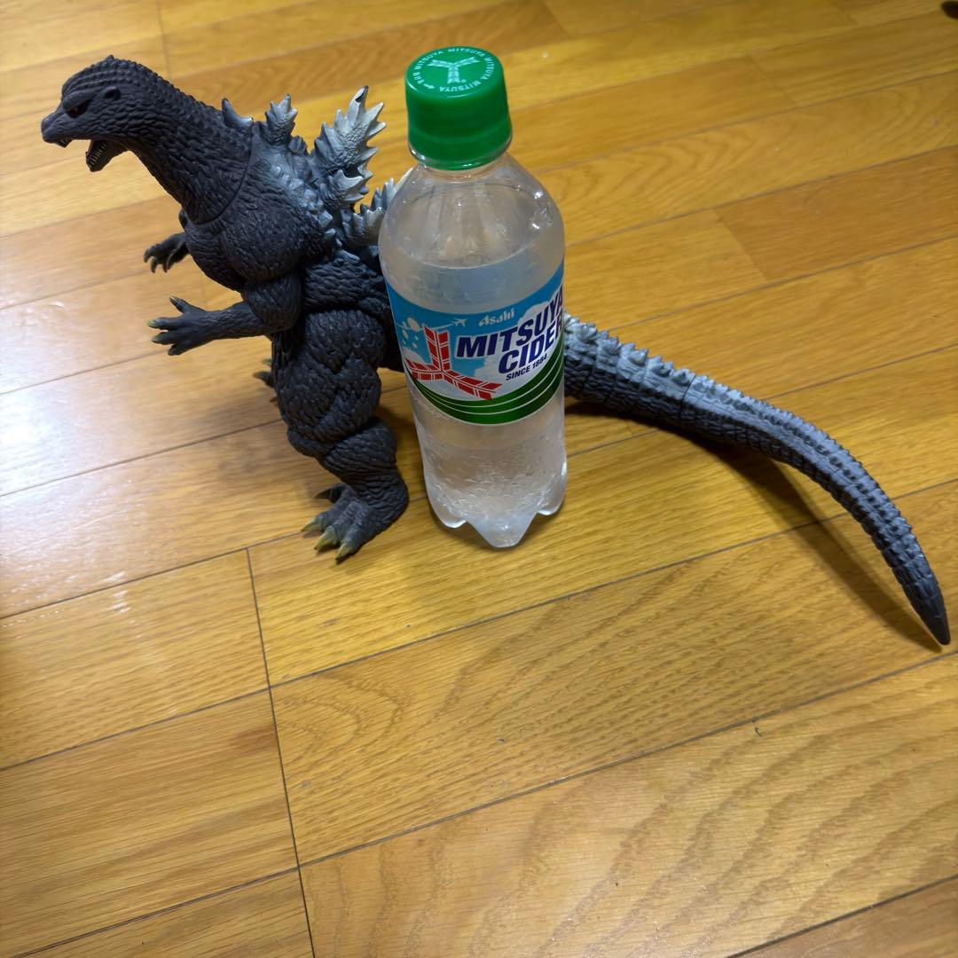 ゴジラフィギュア