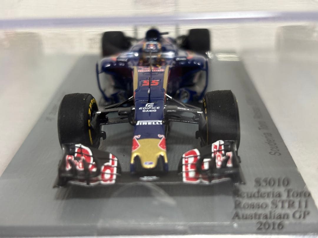 希少品Scuderia Toro Rosso STR11 2016 ミニカー