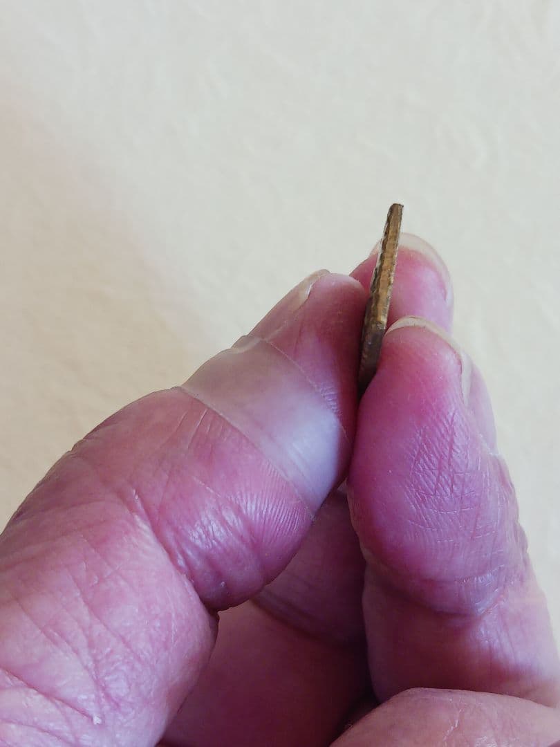 彫刻模様の金属製プレート 3.18g