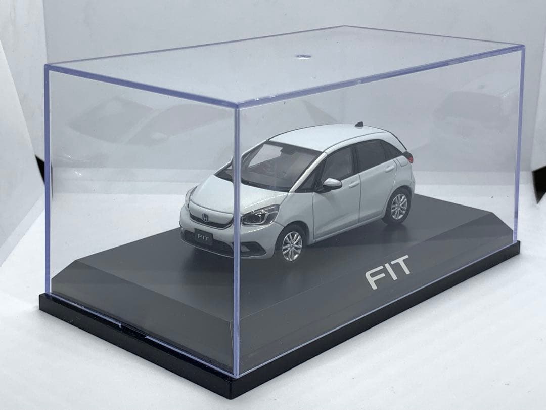 ホンダ　フィット　GR型　サンライトホワイトパール　カラーサンプル　1/43