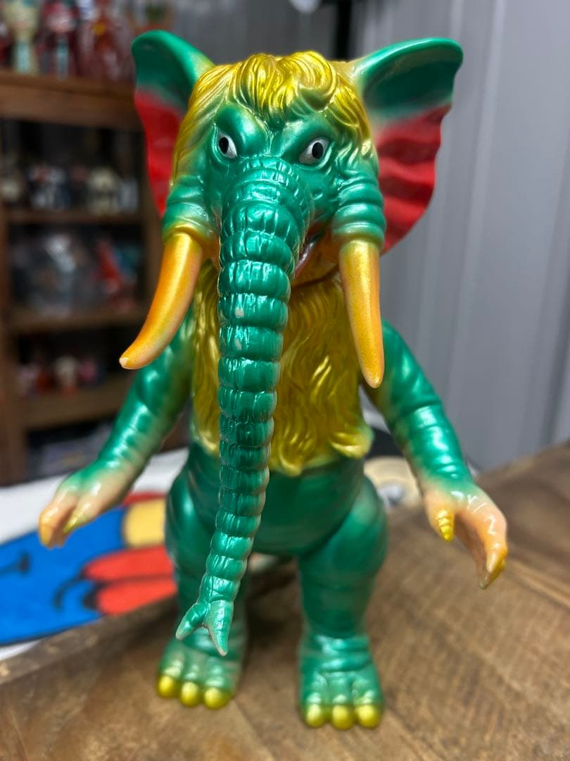 ブルマァク　怪獣シリーズ　タイガン　フィギュア　ソフビ　墓場の画廊