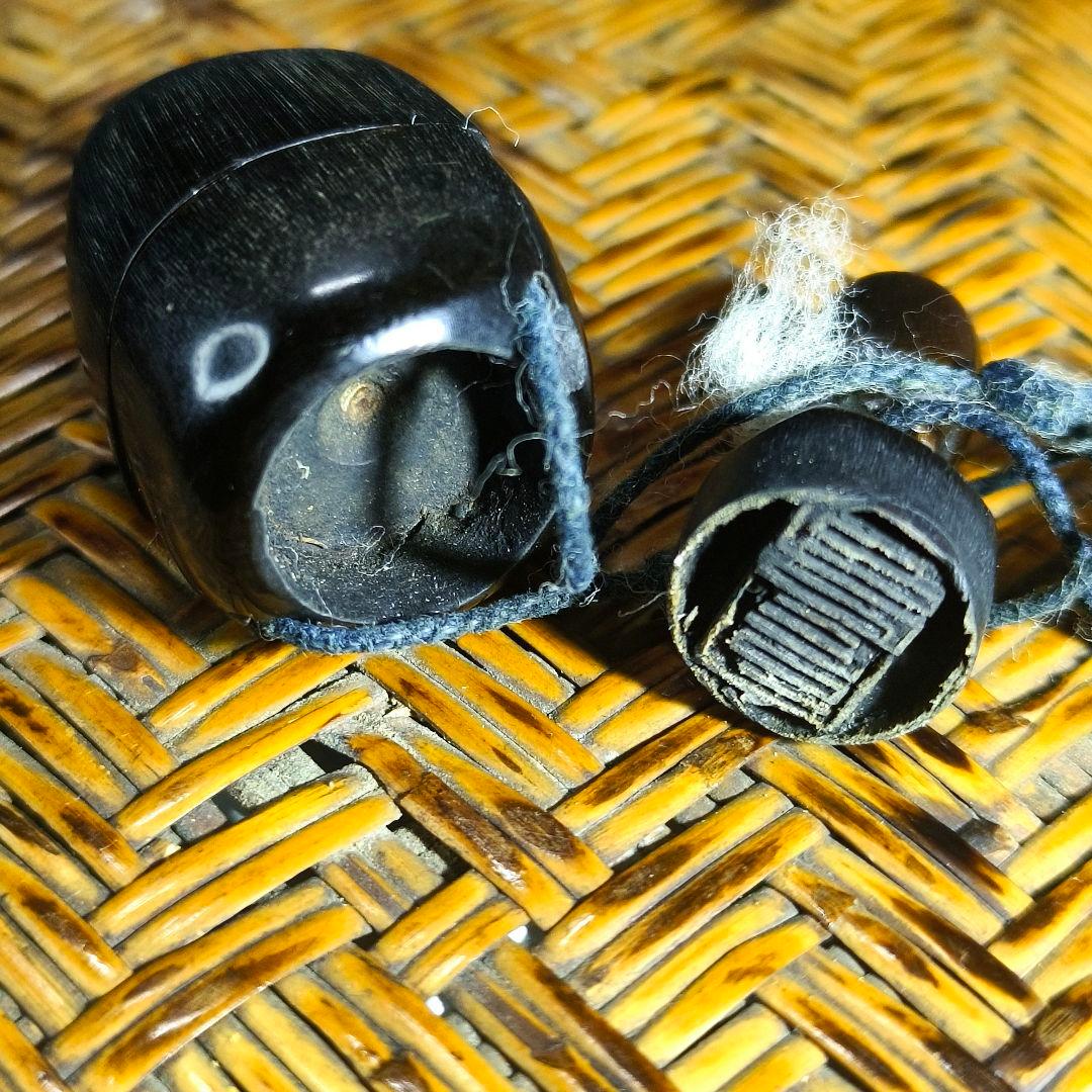 江戸骨董 根付 水牛角細工 印鑑と朱肉入れ 古美術 旧家蔵出し 蒐集家放出 珍品