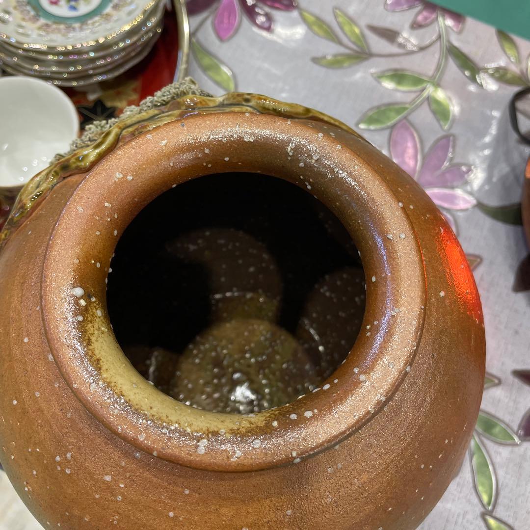 信楽焼の山と松の彫刻花瓶