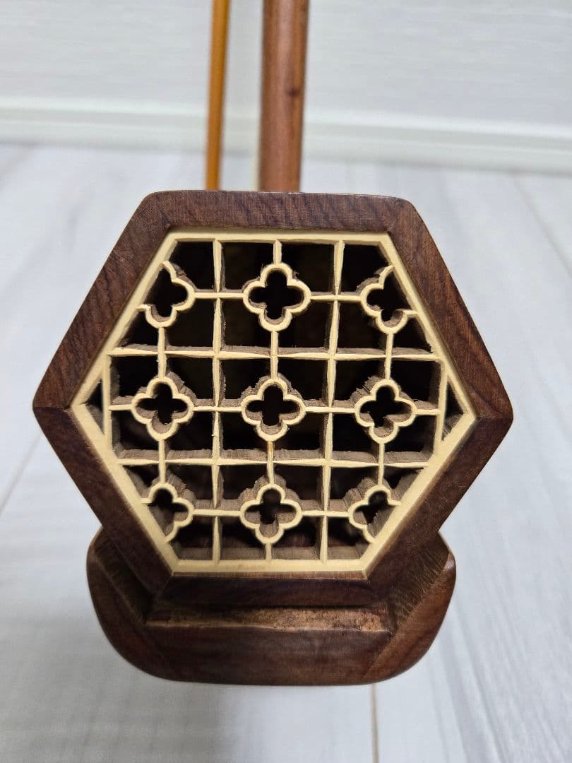 二胡 　希少　十三堂楽器 白紫檀 二胡 601 ケース、 補助教材付き 　良品