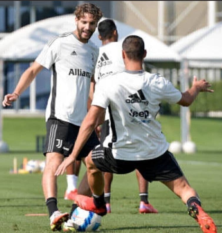 【匿名配送】【入手困難】ユベントス　プラシャツ　白　黒　ユーベ　アディダス