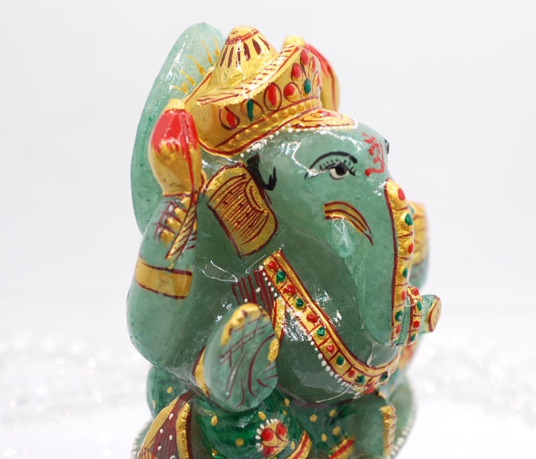 鼻がクルクルしたお鼻のグリーンガネーシャ神様