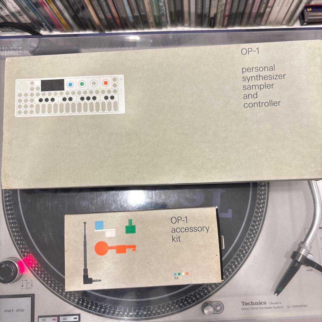鍵盤楽器 Teenage Engineering OP-1