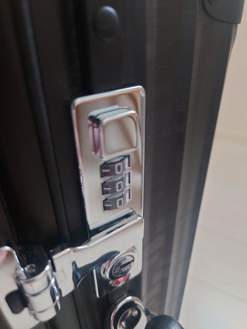 RIMOWA x FENDI ブラックキャリーケース