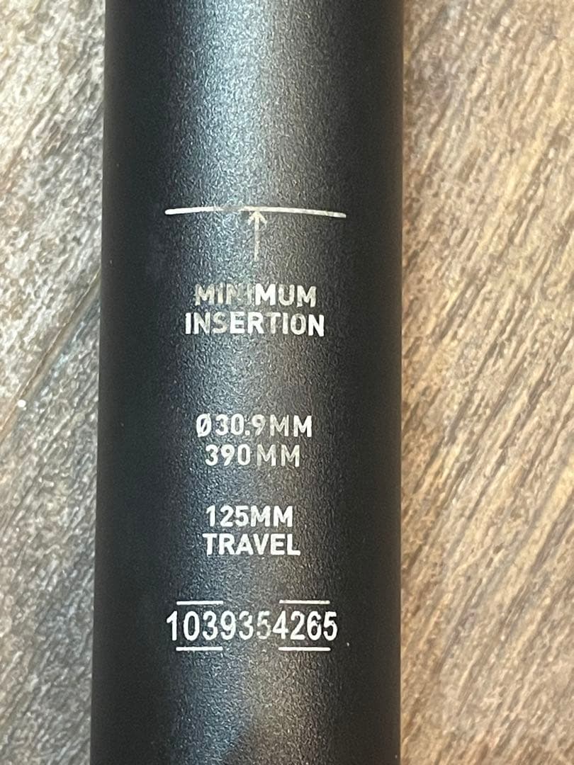 ROCKSHOX Reverb AXS 電動ドロッパーシートポスト30.9mm