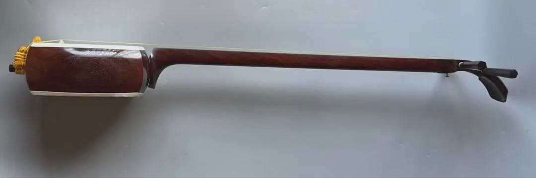 三味線　中竿　皮破れ無し　撥・ハードケースなど付属品多数