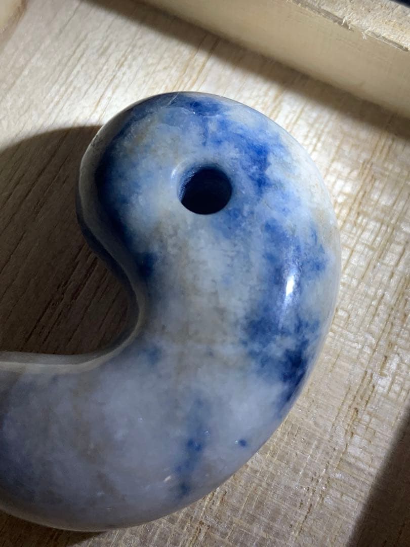 最上級　茄子紺　入りコン沢青翡翠　勾玉　糸魚川翡翠　コン沢勾玉　ひすい　ヒスイ