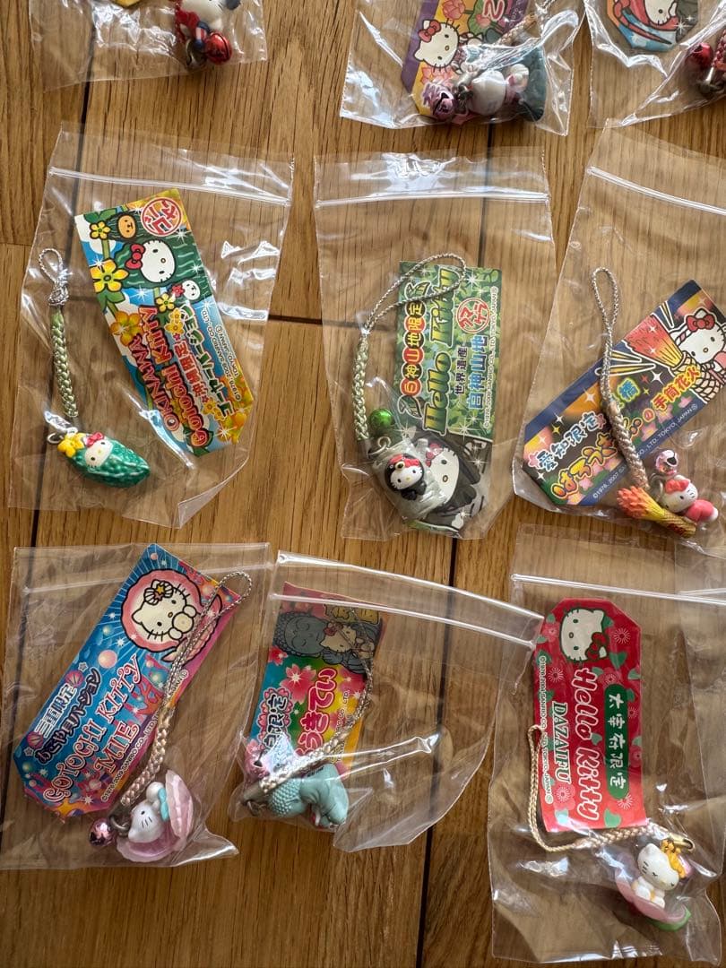 ハローキティーご当地ストラップ 121個セット まとめ売り(バラ売り不可)