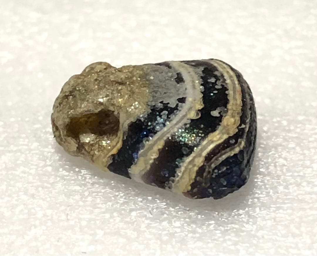 とんぼ玉　帯状モザイク三角玉　銀化　ローマ