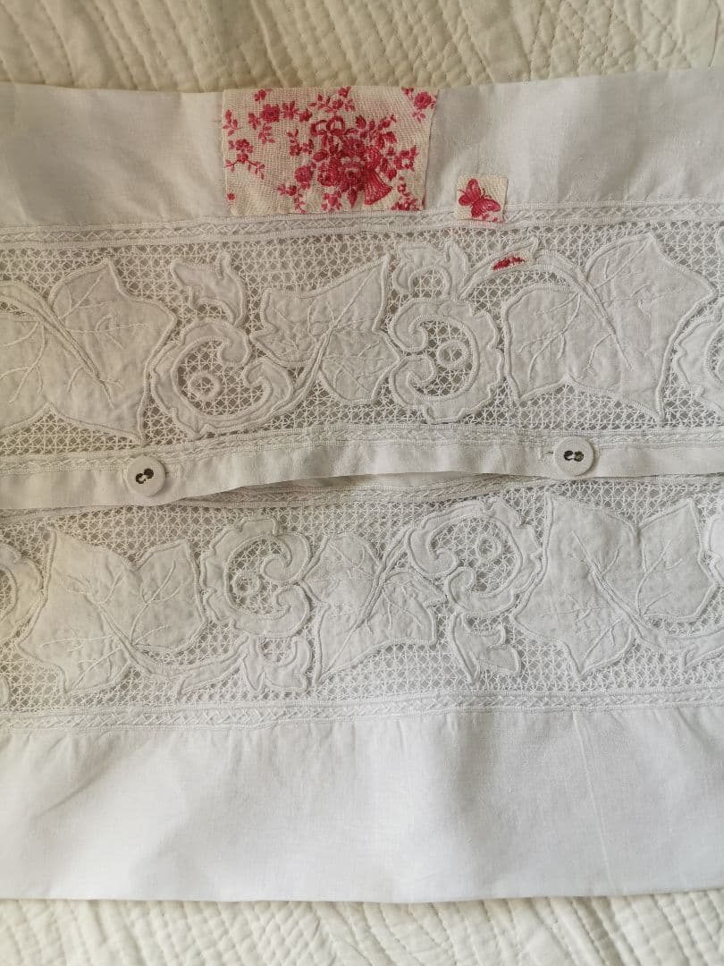 アンティーク オープンカットワーク薔薇レース イニシャル花文字刺繍 リネンカバー