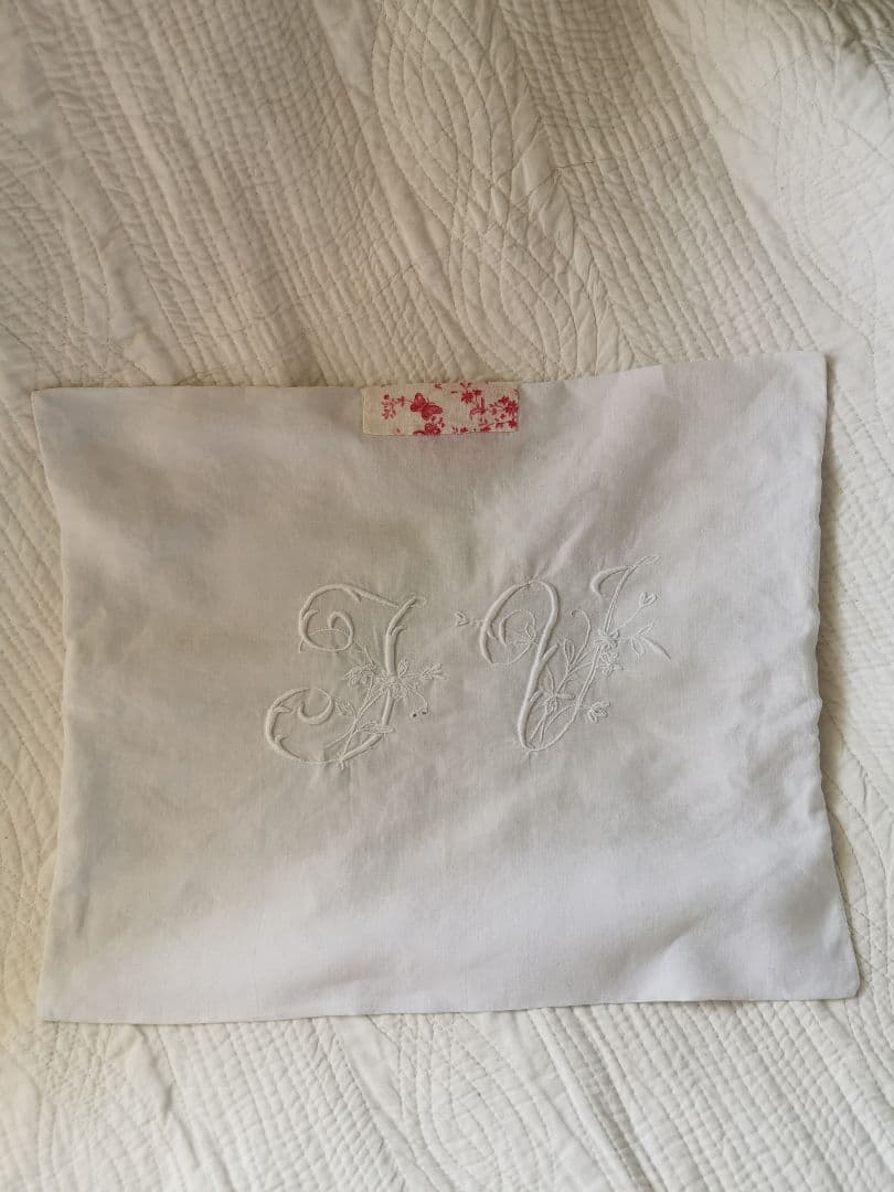 アンティーク オープンカットワーク薔薇レース イニシャル花文字刺繍 リネンカバー