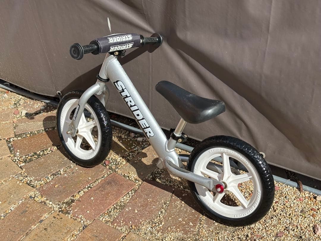 STRIDER PRO バランスバイク 12インチ シルバー EVAゴム加工