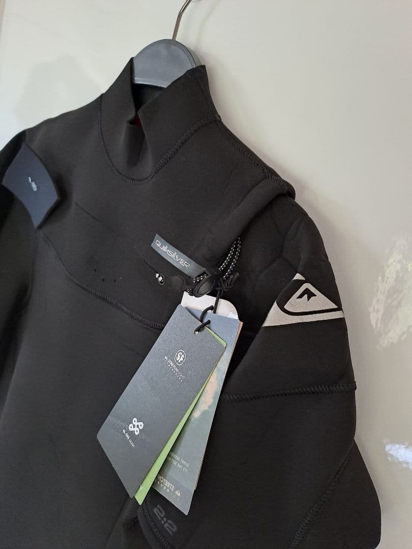 新品 Quiksilver 2/2mm ziplessウェットスーツ スプリング