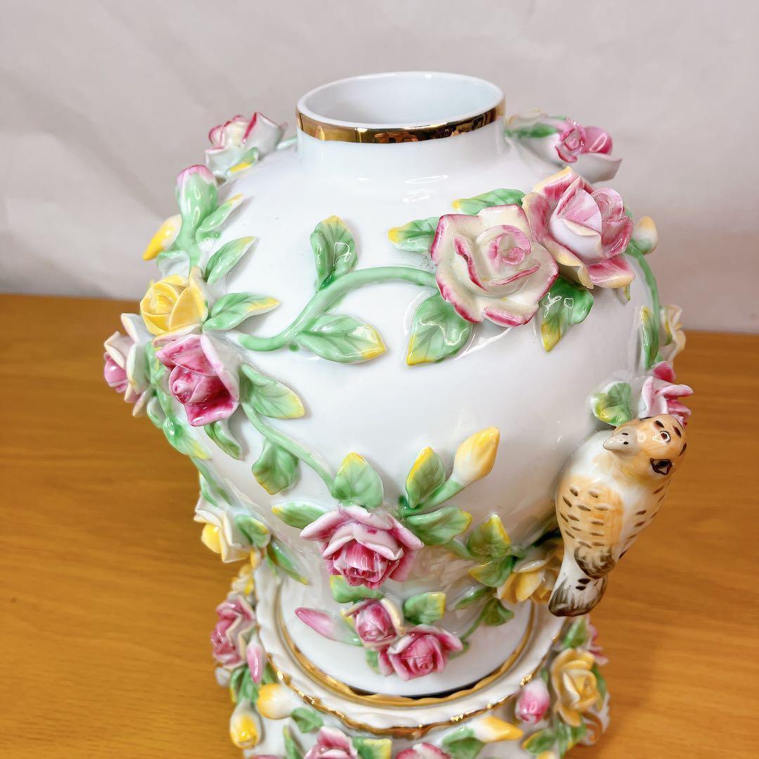 陶磁器 花瓶 鳥 フラワーモチーフ 立体装飾 金彩 アンティーク調