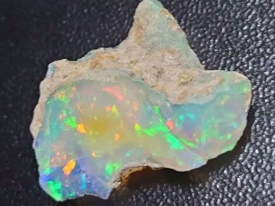 エチオピア　オパール　プレシャスオパール　原石 ジュエリー　高品質　青　ウェロ産