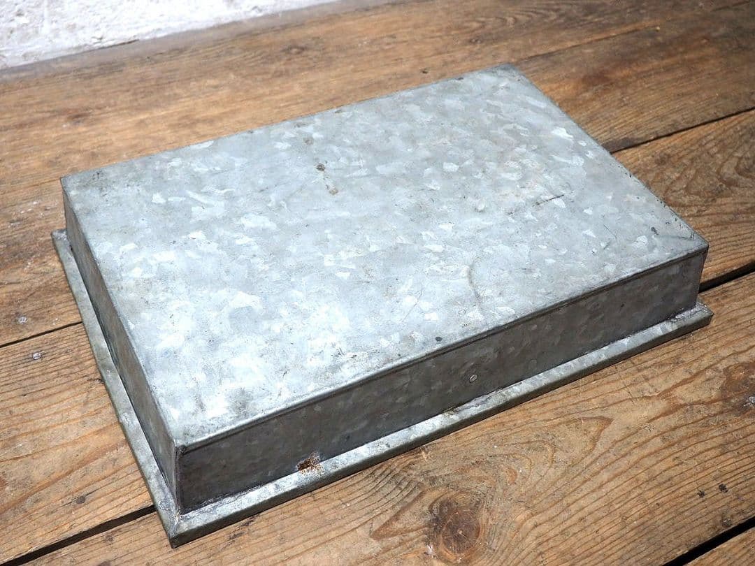 1366 昭和レトロなブリキのガラスケース　飾り棚　駄菓子屋　陳列棚　ビンテージ