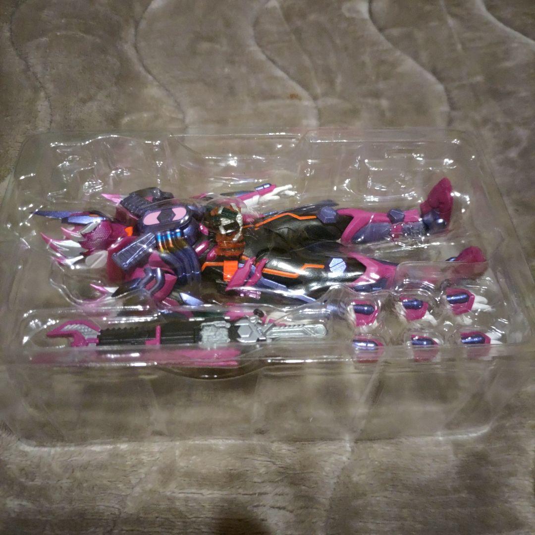 【美品】S.H.Figuarts 仮面ライダー ヴァルバラド 東映 バンダイ