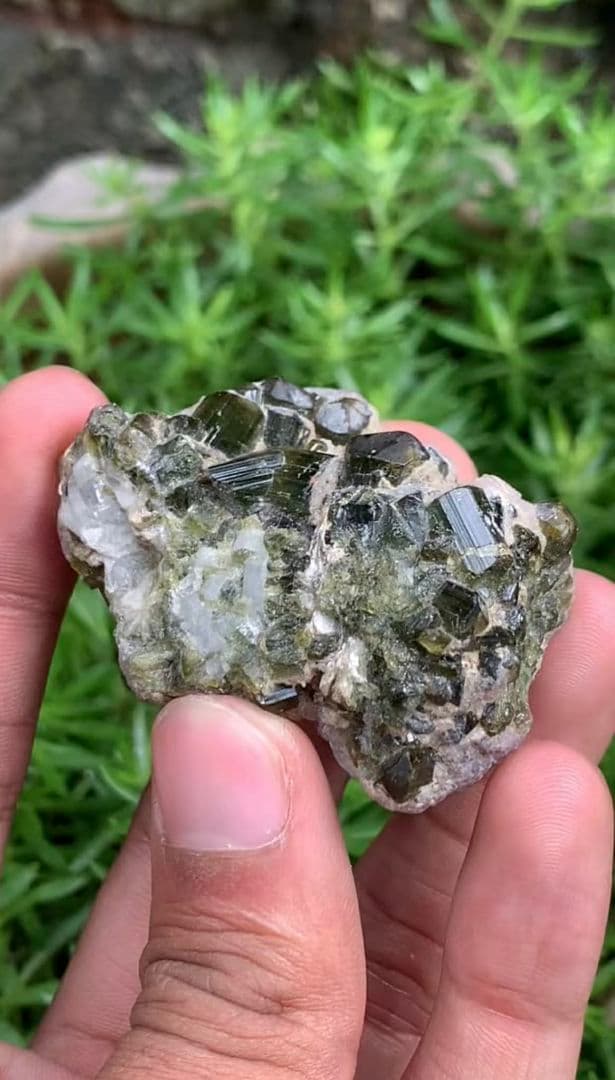 【特大210ct天然トルマリン原石 とフローライト ミャンマー産ビルマ　モゴック